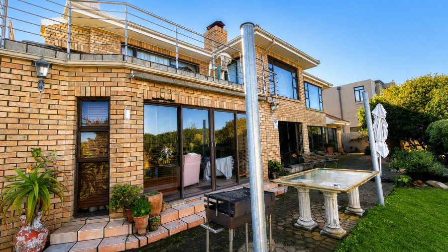 5 Bedroom Property for Sale in Outeniqua Strand Western Cape